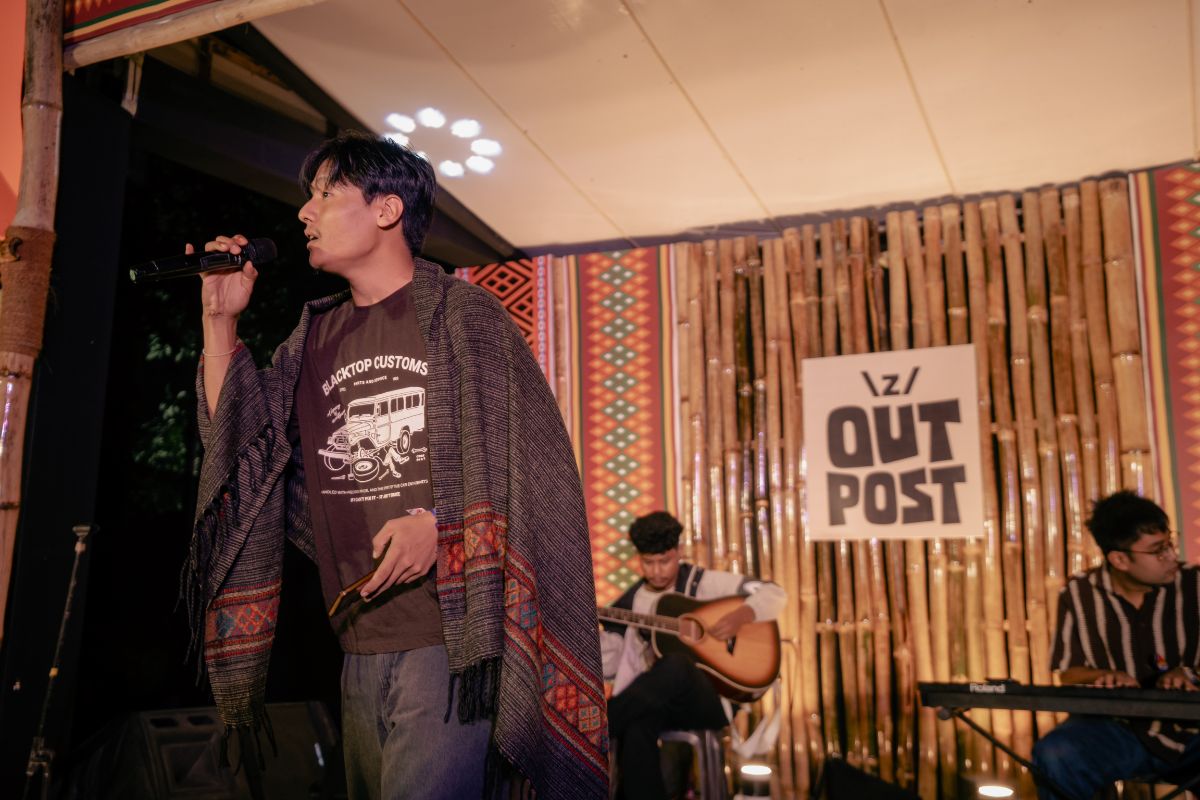Live set on the Zo Outpost stage